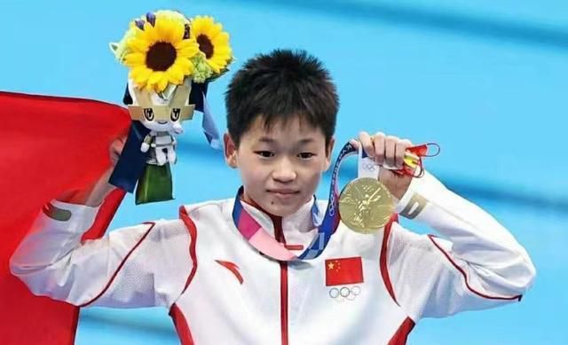别以为我不知道你是什么来头，你他妈不就是金陵一个上门女婿吗？在我面前装什么逼？见顾言正都炸了，顾言刚也站起身来。